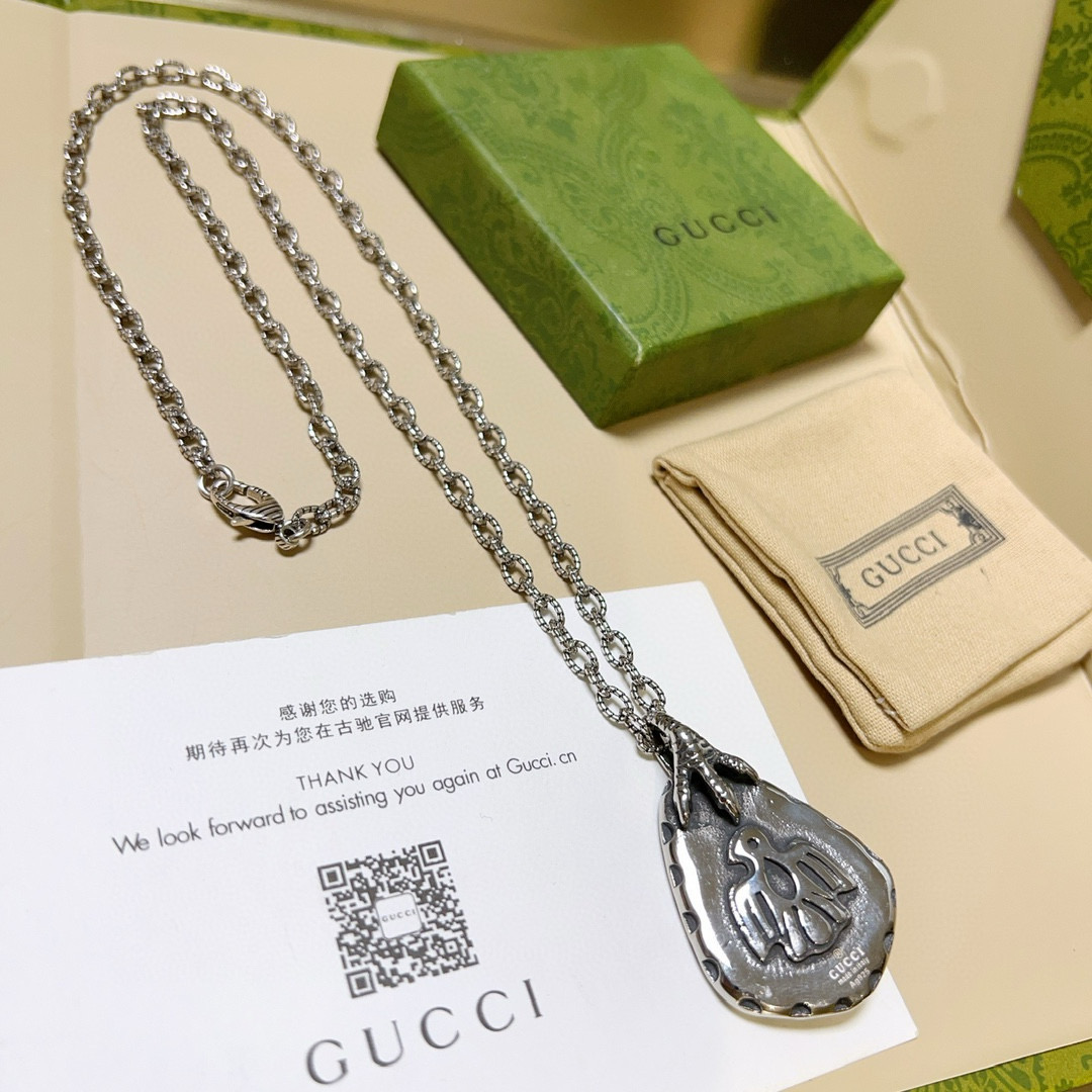 NO:112519,No explosion or release, the first choice for online celebrities selling goods in Douyin, the latest model of Gucci necklace, the chain grade is higher, the same style, Anger Forest series, double G design concept, retro classic series Gucci necklace, makes high-end clothes more elegant, and more brand-name and personality when going out, details are used to treat the version, non-market bright style, this model has been released, Gucci is very easy to match, fine jewelry, gucci, necklace19860909批  不爆不发 抖音带货网红首选 古驰项链最新款链条档次更高明星同款Anger Forest系列双g设计理念复古经典系列古驰项链 让高档的衣服搭配更有气质 出去更有牌面和个性 细节对版做旧处理 非市面亮面版型 这款一直在出 古驰里面热卖款 非常好搭配,饰品精品,gucci,necklace,Jewelry