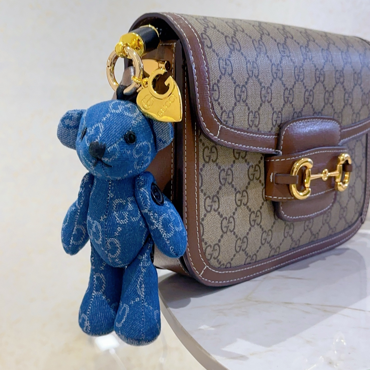 NO:112520,New product release Gucci keychain Gucci bag buckle Latest bag hanging accessories higher grade Celebrity same Anger Forest series dual G classic co-branded design concept keychain series Details are used for the old version Non-market glossy version This model has been released. Gucci is very good to match with trendy backpacks, jewelry boutiques, gucci, backpacks, keychain19860909批新品发布 古驰钥匙扣 古驰包包扣 最新款包包挂饰档次更高明星同款Anger Forest系列双G经典款联名设计理念钥匙扣系列 细节对版做旧处理 非市面亮面版型 这款一直在出 古驰里面热卖款 非常好搭配潮流背包,饰品精品,gucci,backpacks,keychain,Jewelry