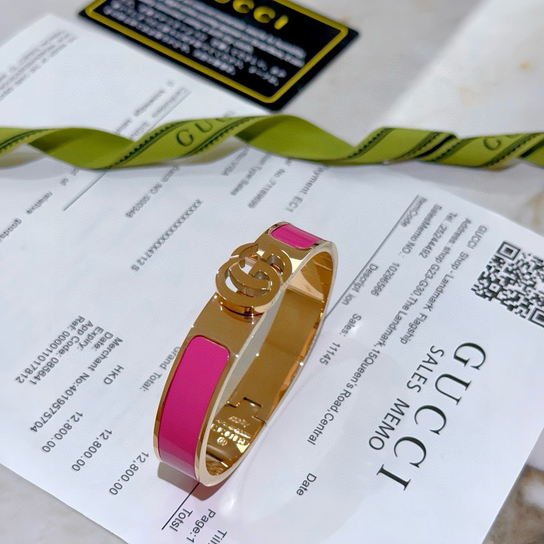 批125。𝐆𝐮𝐜𝐜𝐢古驰手镯手环纯手工打造最新款手镯档次更高明星同款Anger Forest系列双G经典款系列古驰手环
细节对版K金处理 非市面亮面版型 
这款一直在出 古驰里面热卖款 非常好搭配潮流衣服👔🥿