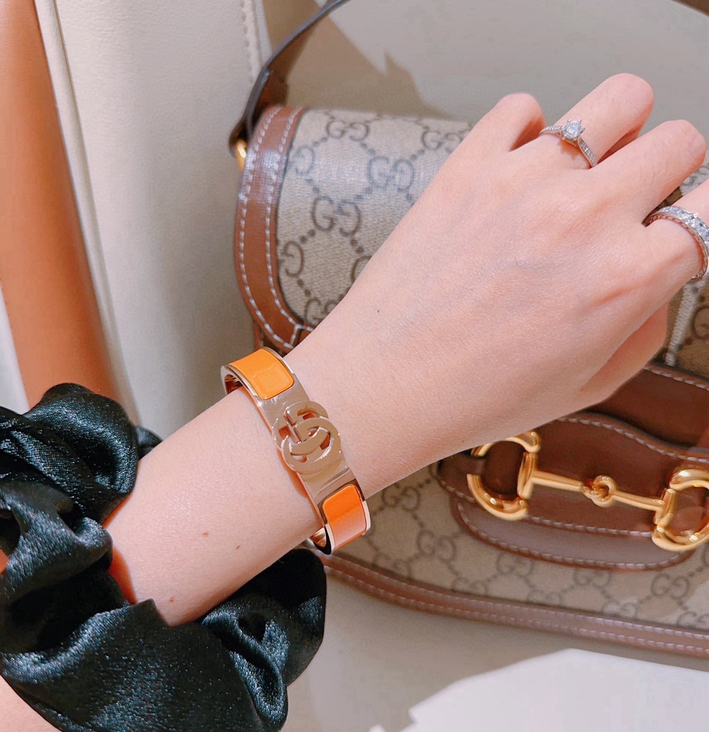 批125。𝐆𝐮𝐜𝐜𝐢古驰手镯手环纯手工打造最新款手镯档次更高明星同款Anger Forest系列双G经典款系列古驰手环
细节对版K金处理 非市面亮面版型 
这款一直在出 古驰里面热卖款 非常好搭配潮流衣服👔🥿