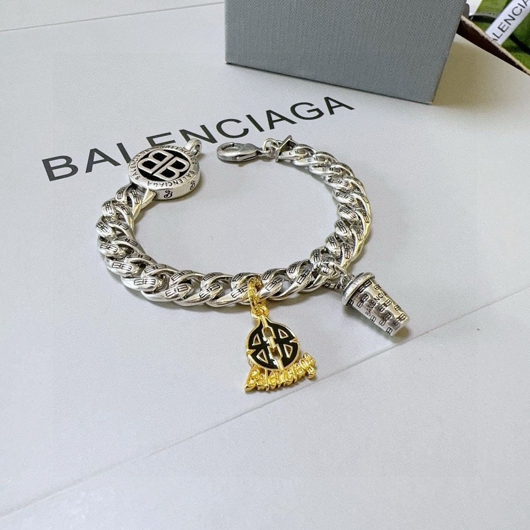 NO:112537,Batch. Original new product Balenciaga bracelets, Balenciaga bracelets, special counters, Balenciaga bracelets, popular products for men, unique design, avant-garde, must-have for both men and women!  Number of codes 18.20.22.24cm, jewelry quality, balenciaga, balenciaga, bracelet19860909批. 原单货新品 巴黎世家 Balenciaga手链专柜一致巴黎世家手链 男士火爆款出货 设计独特 前卫 男女必备！码数18.20.22.24cm,饰品精品,balenciaga,balenciaga,bracelet,Jewelry