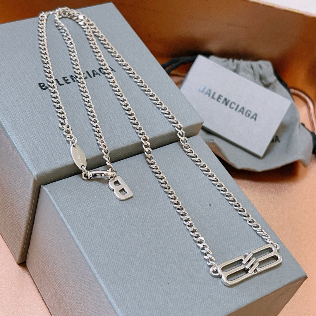 批100 原单货🔹🔹新品 巴黎世家项链 Balenciaga 新款项链🔹专柜一致 细节做工精细 每个细节流程到位 设计工艺精细 火爆款出货 设计独特 复古风格 巴黎世家项链