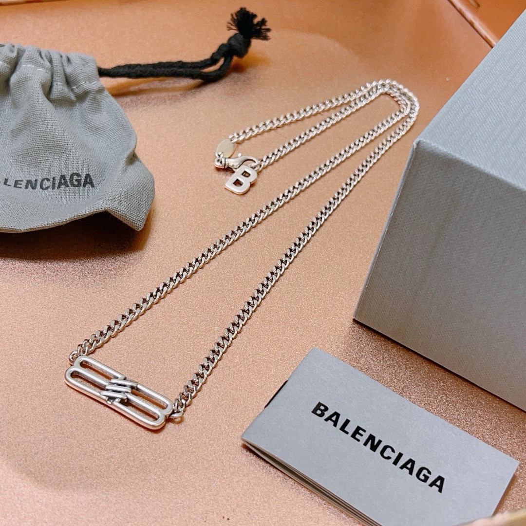 批100 原单货🔹🔹新品 巴黎世家项链 Balenciaga 新款项链🔹专柜一致 细节做工精细 每个细节流程到位 设计工艺精细 火爆款出货 设计独特 复古风格 巴黎世家项链