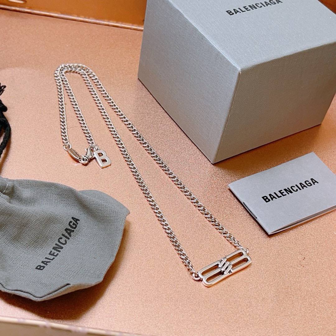 批100 原单货🔹🔹新品 巴黎世家项链 Balenciaga 新款项链🔹专柜一致 细节做工精细 每个细节流程到位 设计工艺精细 火爆款出货 设计独特 复古风格 巴黎世家项链