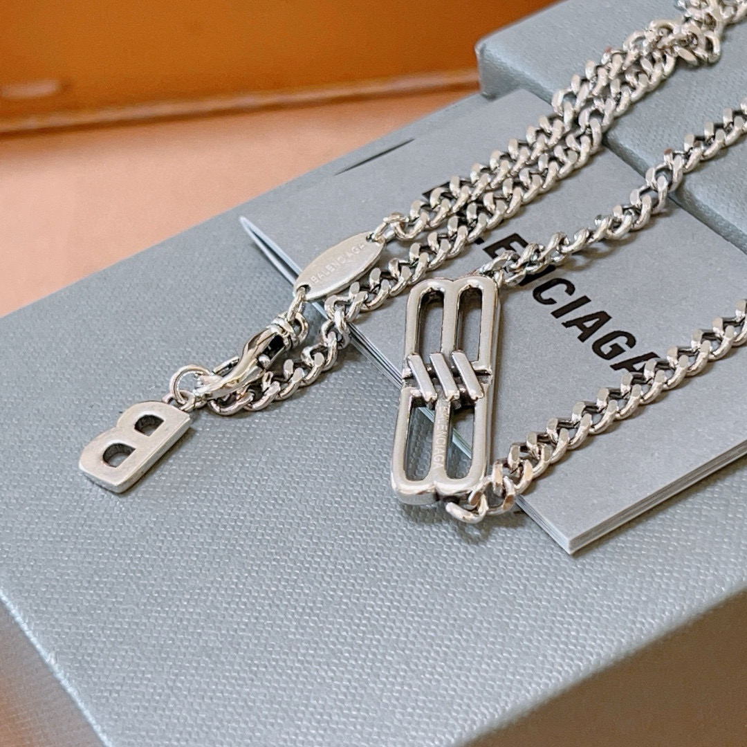 批100 原单货🔹🔹新品 巴黎世家项链 Balenciaga 新款项链🔹专柜一致 细节做工精细 每个细节流程到位 设计工艺精细 火爆款出货 设计独特 复古风格 巴黎世家项链