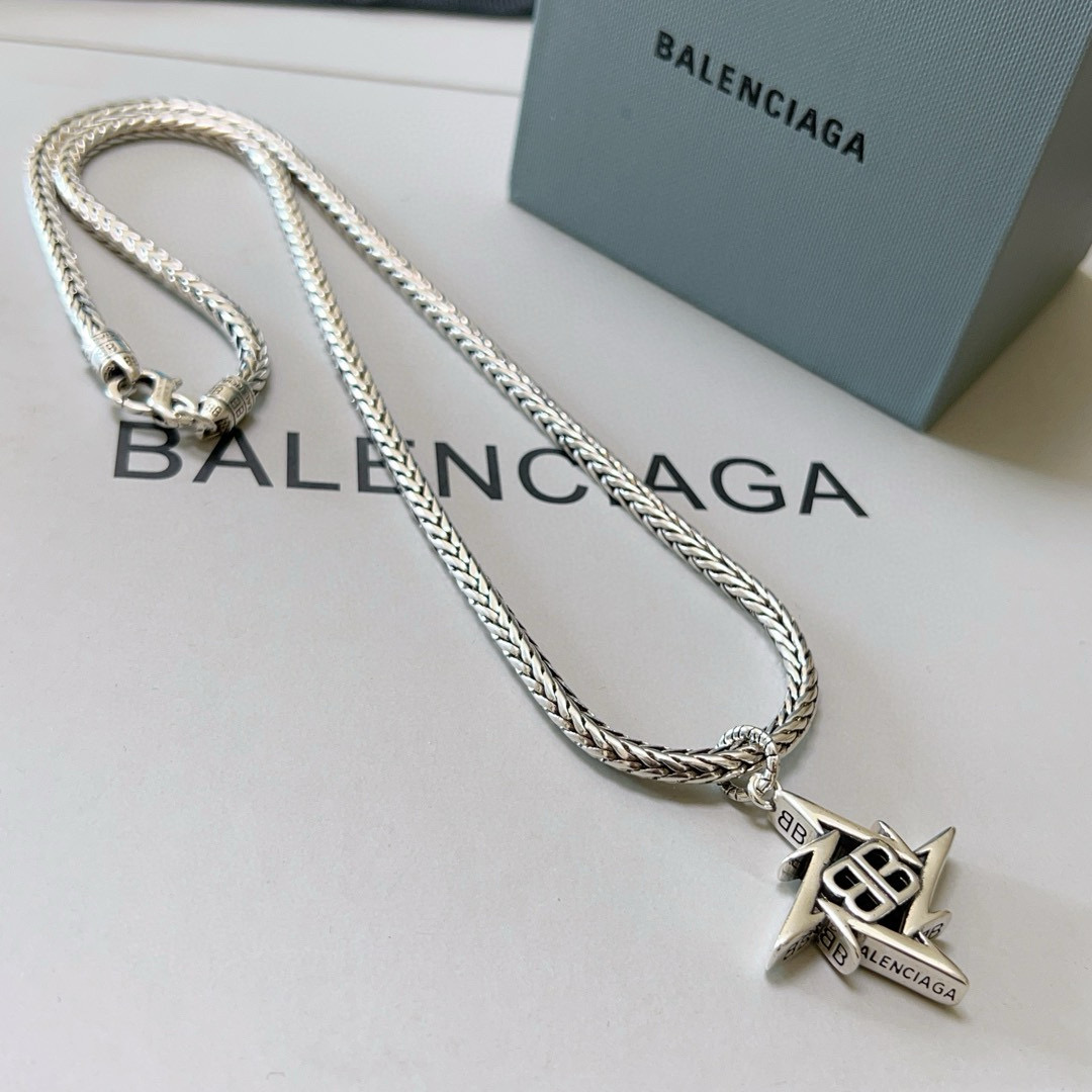 批145 原单货🔹🔹新品 巴黎世家项链 Balenciaga 新款项链🔹专柜一致 细节做工精细 每个细节流程到位 设计工艺精细 火爆款出货 设计独特 复古风格 巴黎世家项链