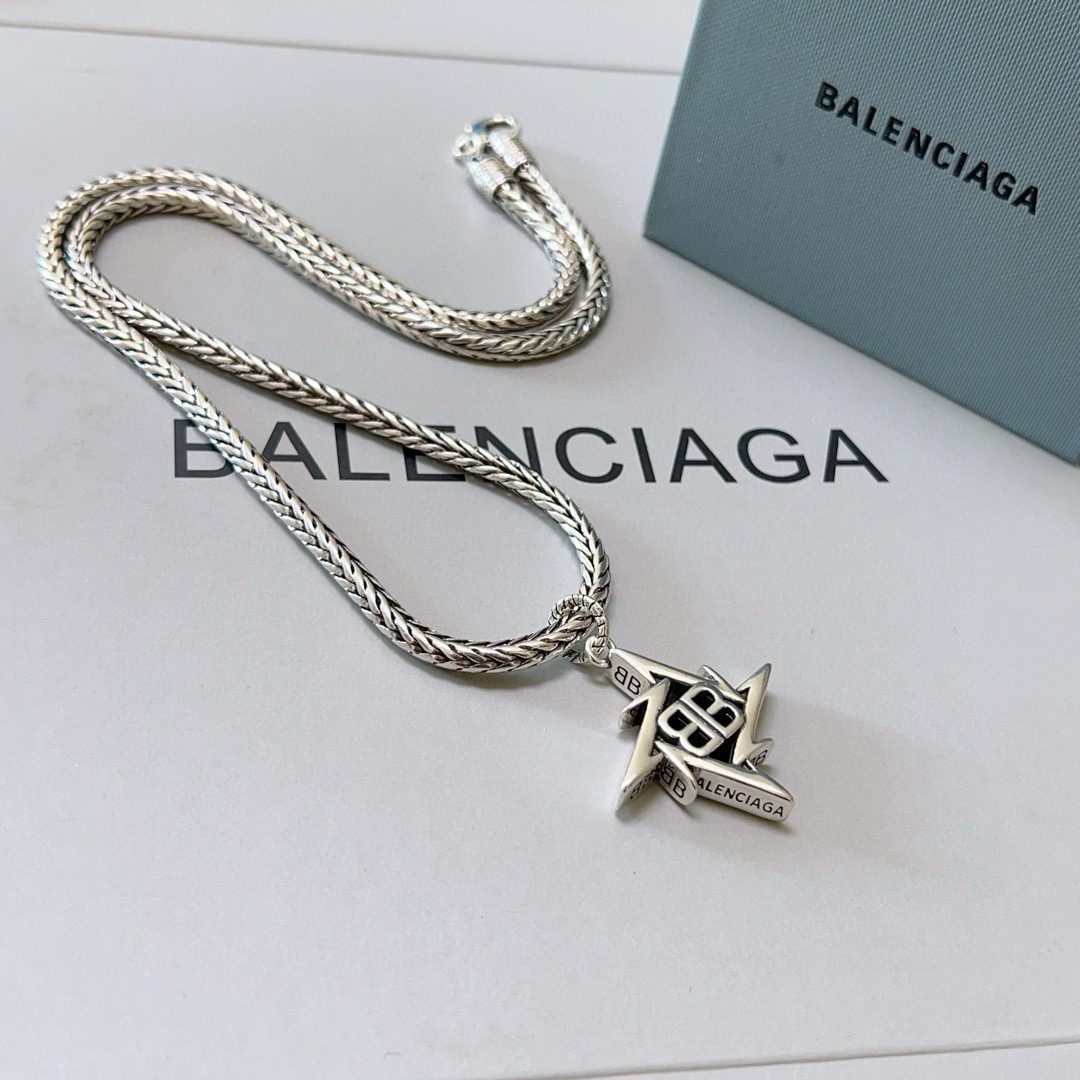 批145 原单货🔹🔹新品 巴黎世家项链 Balenciaga 新款项链🔹专柜一致 细节做工精细 每个细节流程到位 设计工艺精细 火爆款出货 设计独特 复古风格 巴黎世家项链