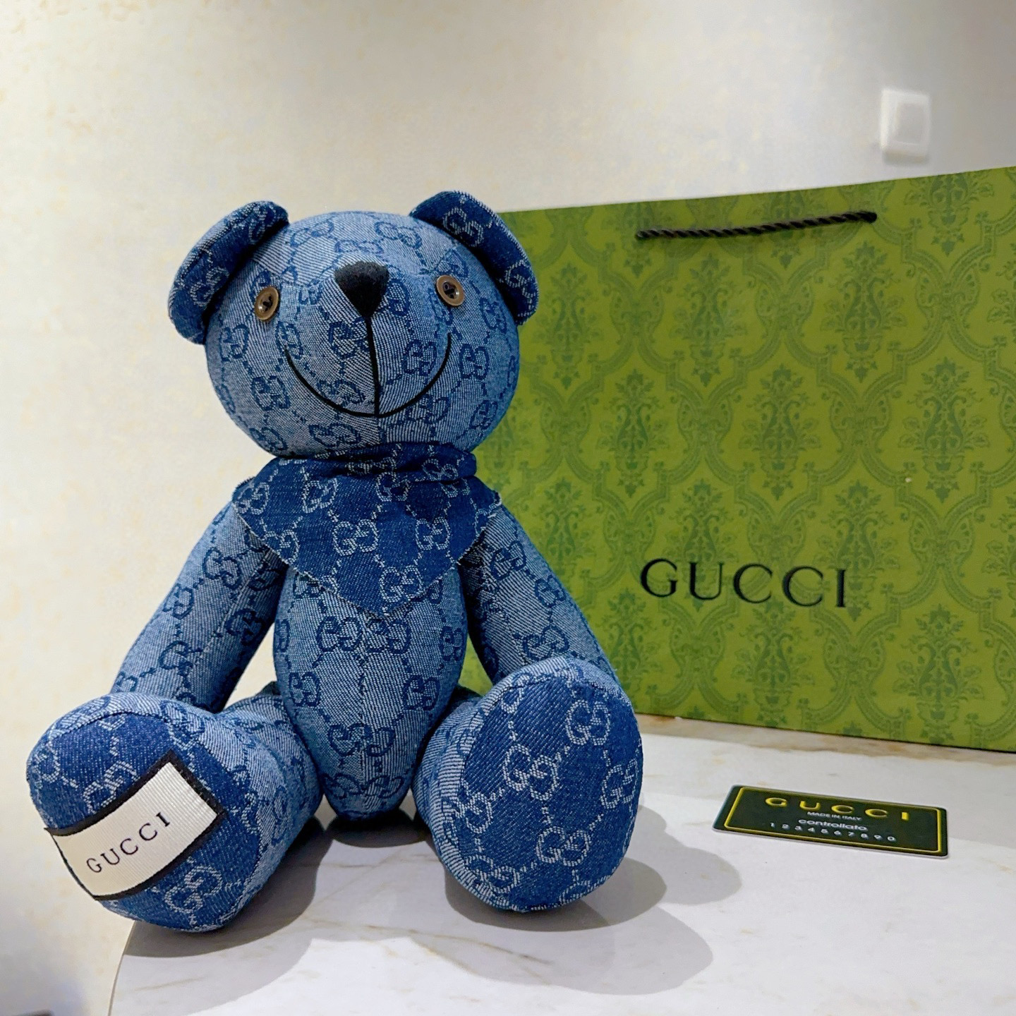 NO:112912,Batch. Hot products are coming. Gucci official website first new product Bear doll is available for sale with exclusive high quality. New product exported to France. Gucci's bear doll is exclusively movable joints, pure handmade craftsmanship, texture and fullness are all in place. There are not many spots, and the hands are slow. Super cute. Looking forward to my bear. Put it in the car and put it at home. It is full of high-end 40cm size, and it is very fun to hold it in your hands., jewelry quality, gucci19860909批. 爆款来袭 古驰官网首发新品小熊玩偶独家高品质发售 出口法国订单新品发布 ,古驰的的一款小熊公仔独家关节可动,纯手工制作工艺 质感 饱满度全部到位 现货不多,手慢无 超级可爱的 期待我的小熊.放车里放家里高级感满满 40cm的尺寸,抱在手里特别好玩.,饰品精品,gucci,Jewelry