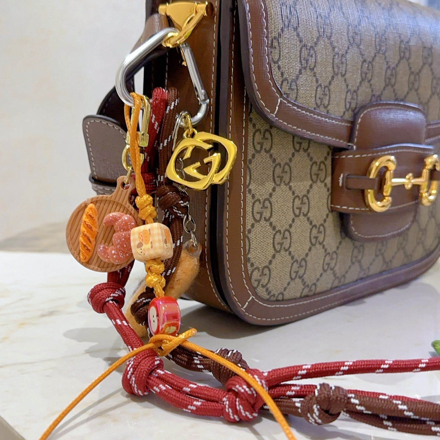 NO:112894,Batch New product release Gucci keychain Gucci bag buckle Latest bag hanging accessories higher grade Celebrity same style Anger Forest series dual G classic model joint design concept keychain series Details to be used for the version Non-market glossy version This model has been released. Gucci is very good to match with trendy backpacks, jewelry quality, gucci, backpacks, keychain19860909批 新品发布 古驰钥匙扣 古驰包包扣 最新款包包挂饰档次更高明星同款Anger Forest系列双G经典款联名设计理念钥匙扣系列 细节对版做旧处理 非市面亮面版型 这款一直在出 古驰里面热卖款 非常好搭配潮流背包,饰品精品,gucci,backpacks,keychain,Jewelry