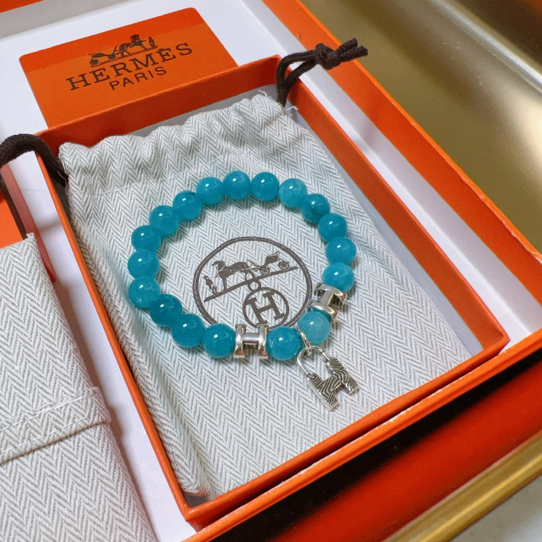 NO:112900,Batch New product release Hermas Hermes bracelet Luxury Hermes bracelet Natural stone bracelets Men and women The latest model full beaded bracelet has a higher grade Celebrity same style Anger Forest series H retro Hermes bracelet Size: 16-24 cm Details are used for the old version Non-market shiny style Non-market ordinary style This model has been released all the time Hermes is selling very well. Very easy to match clothes, jewelry quality, hermes, hermes, bracelet19860909批 新品发布 Hermas爱马仕手链奢华爱马仕手串 天然石手链男女同款 最新款全件串珠手链档次更高明星同款Anger Forest系列H复古爱马仕手链 尺寸:16-24厘米 细节对版做旧处理 非市面亮面版型 非市面普通做这款一直在出 爱马仕里面热卖款 非常好搭配衣服,饰品精品,hermes,hermes,bracelet,Jewelry