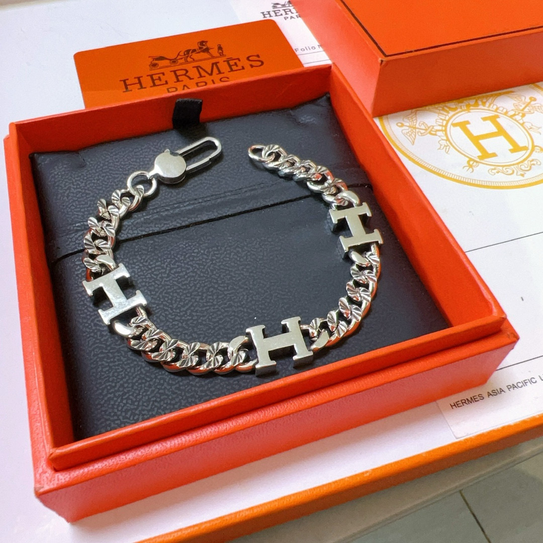 NO:112903,Bill. New Hermes bracelet thickened version, Platinum version. High-end precision version [color][color] Many internet celebrities have the same style. Hermes bracelets are so tested by the master's craftsmanship. It is not simple. [color][color] High-end customization, same style for men and women. Hermes is popular. 1:1 Super exquisite star. The same style k gold texture, and the high-end craftsmanship is created. I really like the number of numbers 16.17.18.19.20. 21.22. 23.24cm, jewelry quality, hermes, bracelet19860909批.新款爱马仕手链加厚版 铂金版.高级精工版[色][色]众多网红同款 爱马仕手链太考验师傅的手艺了 要确保每个细节都到位不简单[色][色] 高端定制 男女同款 爱马仕火爆 1:1超精赞明星 同款 k金质感,精工高端工艺打造出炉. 上手真的赞爆码数16.17.18.19.20. 21.22. 23.24cm,饰品精品,hermes,bracelet,Jewelry