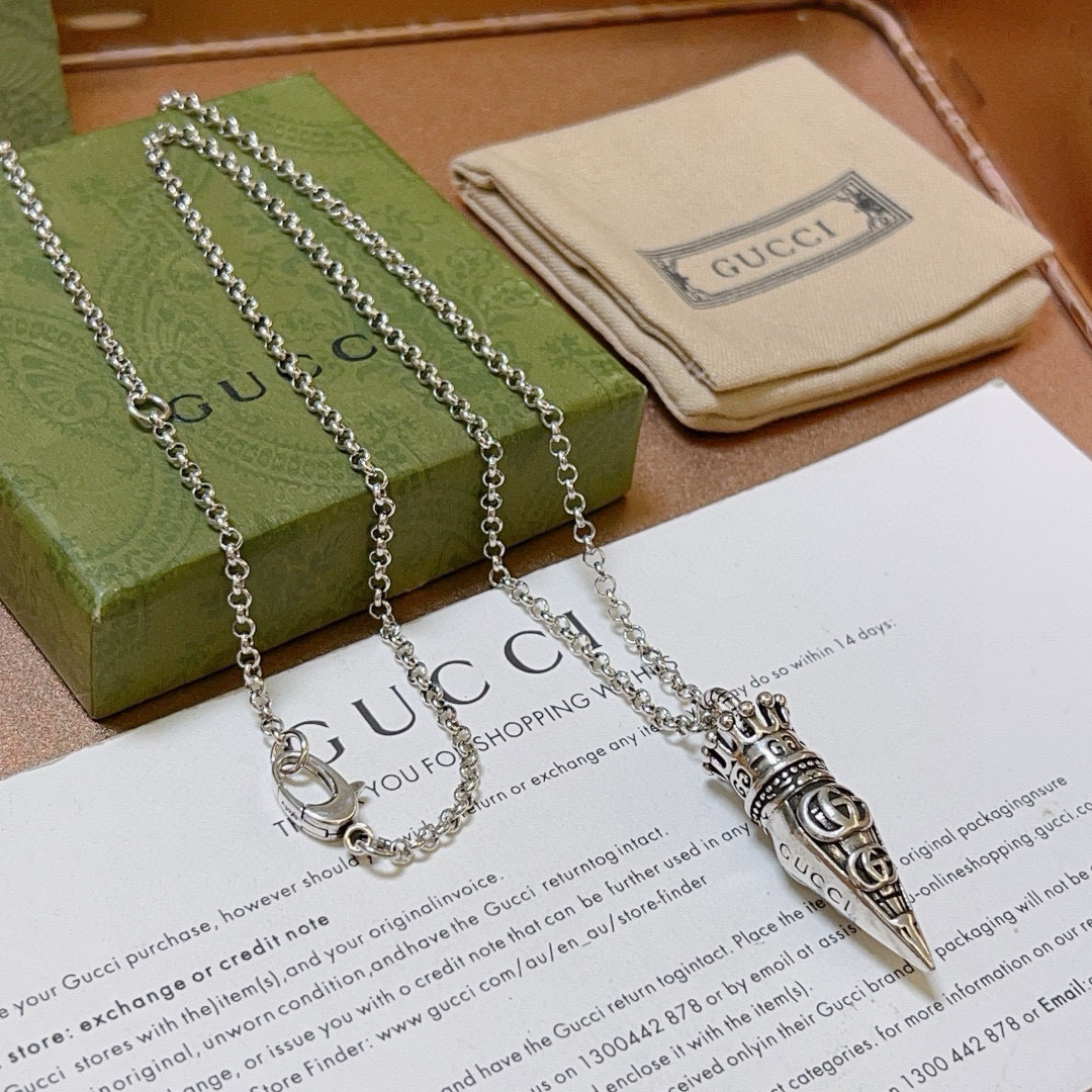 NO:113097,Praise, no explosion, no release, the first choice for online celebrities selling goods in Douyin, Gucci necklace, the latest chain style, the same style as star Anger Forest series double G design concept retro necklace, makes high-end clothes more elegant, and makes them more brand-name and personality when going out, details are used to treat the version, non-market bright style, this model has been released, Gucci is very easy to match, fine jewelry, gucci, necklace19860909批  不爆不发 抖音带货网红首选 古驰项链最新款链条档次更高明星同款Anger Forest系列双g设计理念复古项链 让高档的衣服搭配更有气质 出去更有牌面和个性 细节对版做旧处理 非市面亮面版型 这款一直在出 古驰里面热卖款 非常好搭配,饰品精品,gucci,necklace,Jewelry