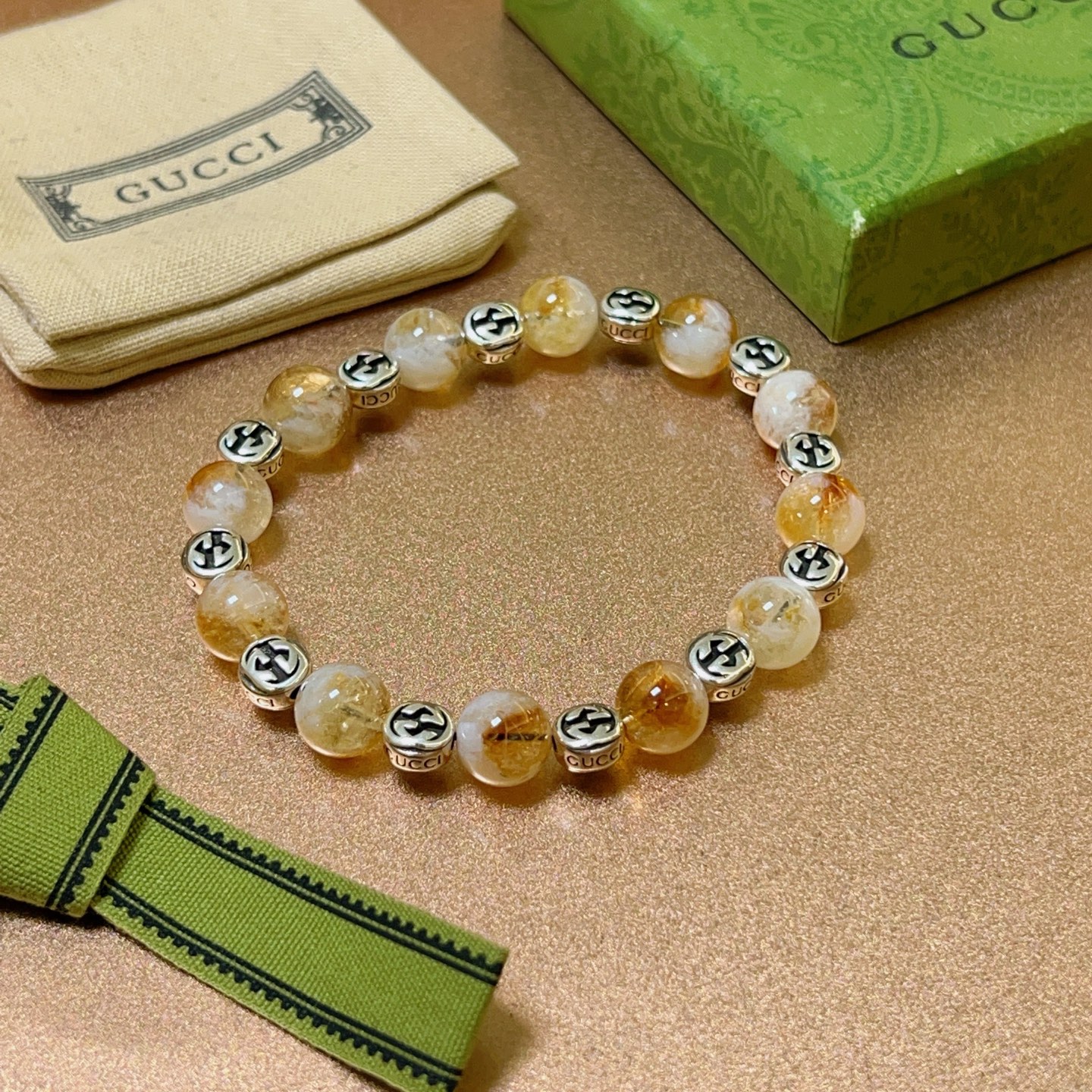 NO:113609,Batch New product release Gucci bracelet Luxury Gucci bracelet Blonde bracelet Crystal men and women The latest full beaded bracelet grade is higher Stars the same Anger Forest series double g retro Gucci bracelet Size: 16-24 cm Details are used to treat the version Non-market shiny style Non-market ordinary style This model has been released all the time Gucci is selling hot models very easy to match clothes, jewelry quality, gucci, bracelet19860909批 新品发布 古驰手链奢华古驰手串 金发手链水晶男女同款 最新款全件串珠手链档次更高明星同款Anger Forest系列双g复古古驰手链 尺寸:16-24厘米 细节对版做旧处理 非市面亮面版型 非市面普通做这款一直在出 古驰里面热卖款 非常好搭配衣服,饰品精品,gucci,bracelet,Jewelry