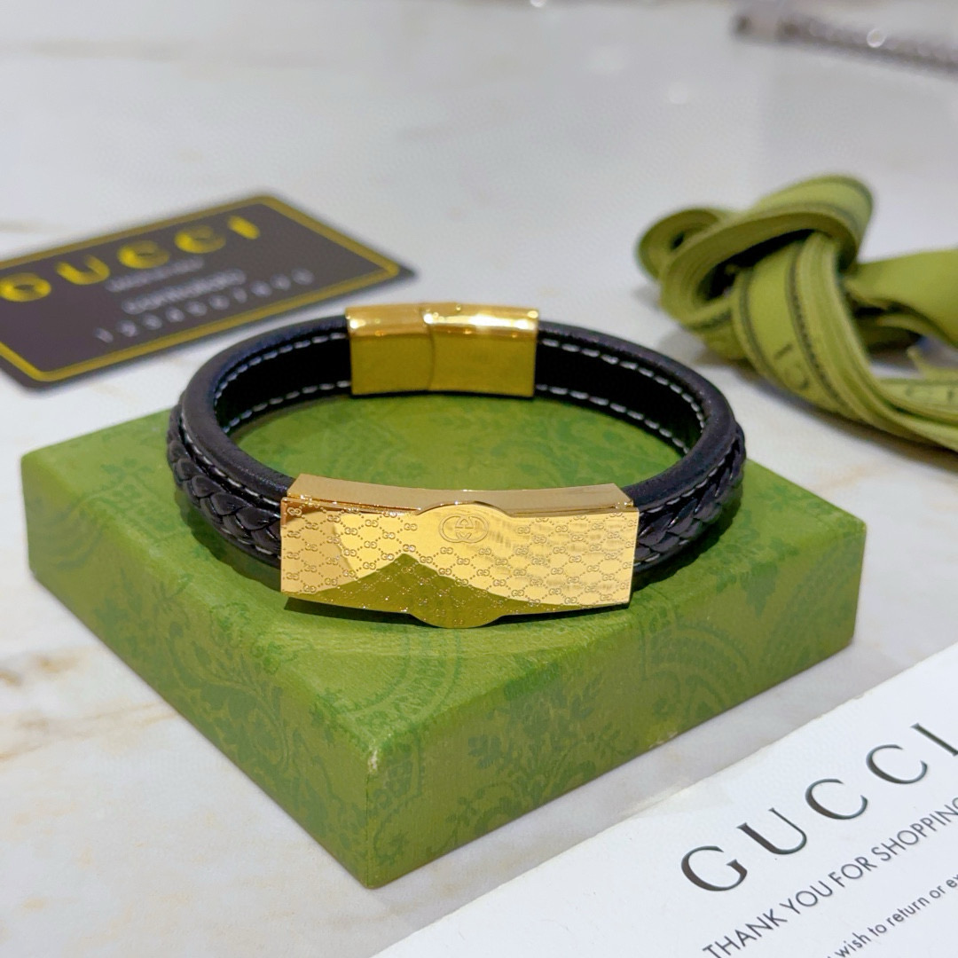 NO:113637,Batch new products are available. Gucci bracelet bracelet bracelet is the latest model of pure handmade cowhide leather. Celebrity. The same style. Anger Forest series double G classic series retro silver bracelet bracelet. Details are used to treat the version. Non-market glossy version. This model has been released. Gucci is very good at matching trendy clothes, jewelry quality, gucci, bracelet, cowhide19860909批 新品发售 古驰手绳手环最新款纯手工牛皮材质档次更高明星同款Anger Forest系列双G经典款系列复古银手链手绳 细节对版做旧处理 非市面亮面版型 这款一直在出 古驰里面热卖款 非常好搭配潮流衣服,饰品精品,gucci,bracelet,cowhide,Jewelry