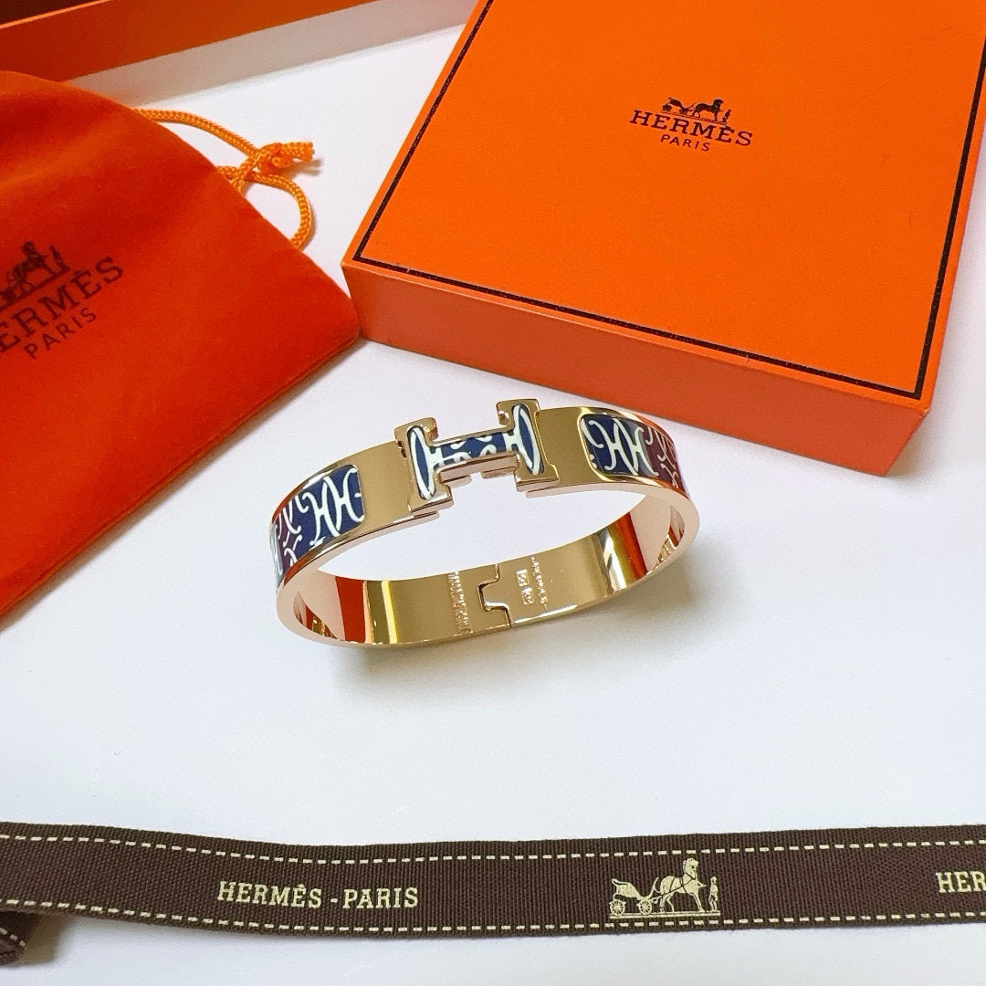 NO:114483,Crack. Hermes bracelets, bracelets, enamel craftsmanship tests the master's craftsmanship. It must ensure that the color is handmade. [color][color] High-end customization. Goddess. All Hermes hot bracelets are super exquisite. All goddesses. Celebrities. The same style. High-end material is gold-plated, k-gold texture. Seiko pure handmade. It is really good to use it. Elegant accessories. Hermes, bracelet, gold plating.19860909批. 爱马仕手镯 手环 珐琅工艺太考验师傅的手艺了 要确保色泽手工制作好[色][色] 高端定制 女神 都爱爱马仕火爆手镯 超精赞各路女神 明星 同款 高端材质镀金,k金质感,精工纯手工出品上手真的赞,饰品精品,hermes,bracelet,gold plating,Jewelry