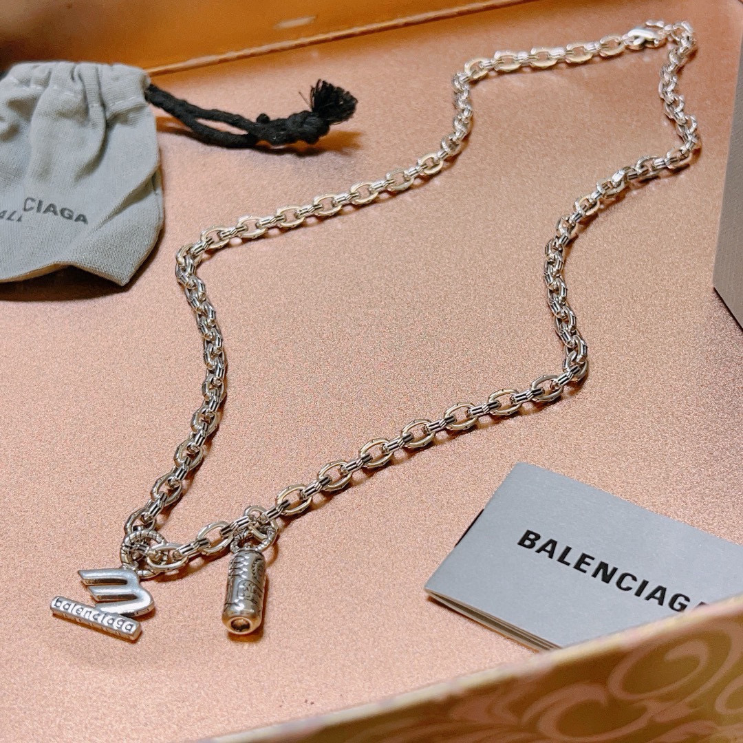 批145 原单货🔹🔹新品 巴黎世家项链 Balenciaga 新款项链🔹专柜一致 细节做工精细 每个细节流程到位 设计工艺精细 火爆款出货 设计独特 复古风格 巴黎世家项链
