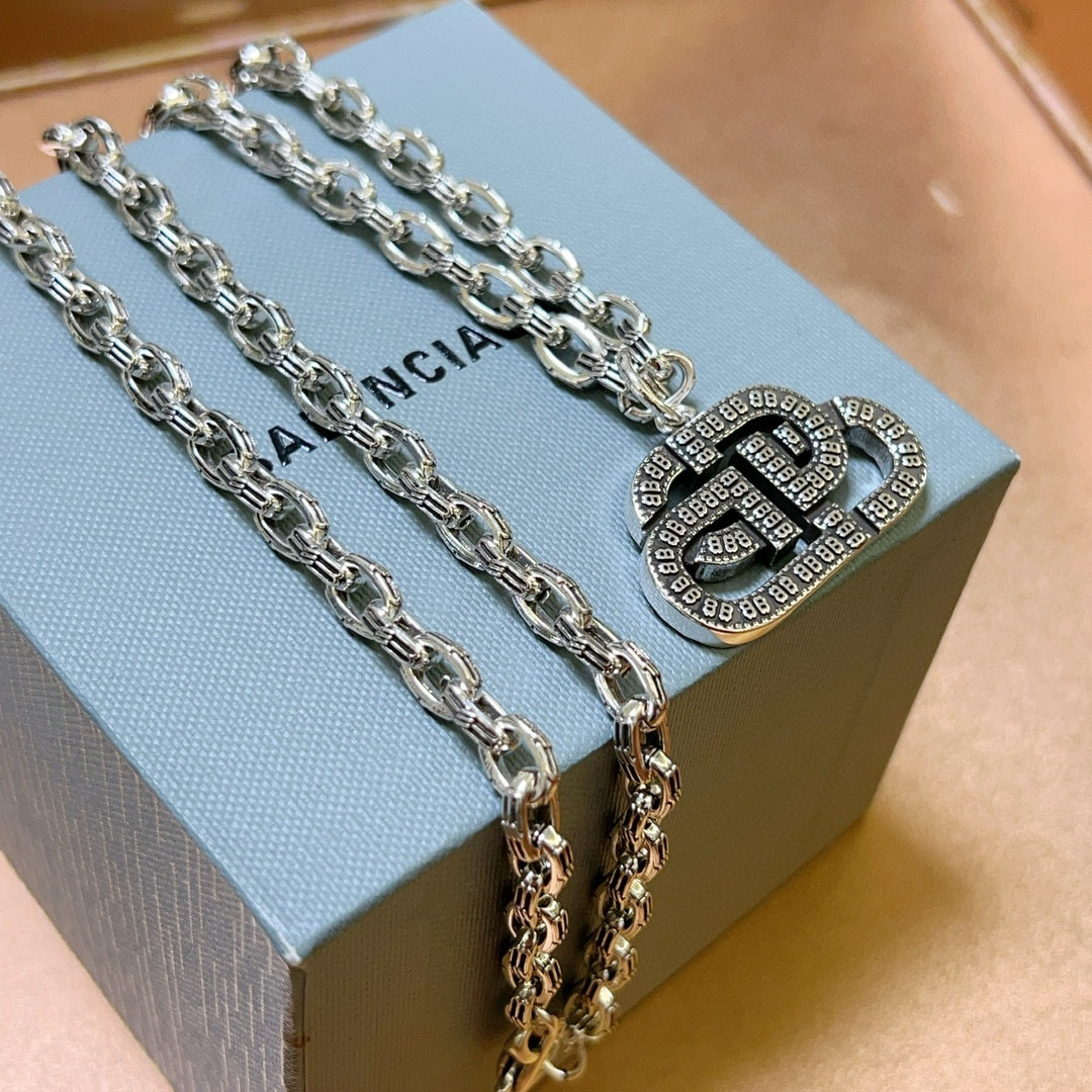 批145 原单货🔹🔹新品 巴黎世家项链 Balenciaga 新款项链🔹专柜一致 细节做工精细 每个细节流程到位 设计工艺精细 火爆款出货 设计独特 复古风格 巴黎世家项链