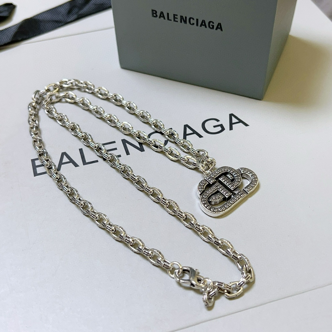 批145 原单货🔹🔹新品 巴黎世家项链 Balenciaga 新款项链🔹专柜一致 细节做工精细 每个细节流程到位 设计工艺精细 火爆款出货 设计独特 复古风格 巴黎世家项链