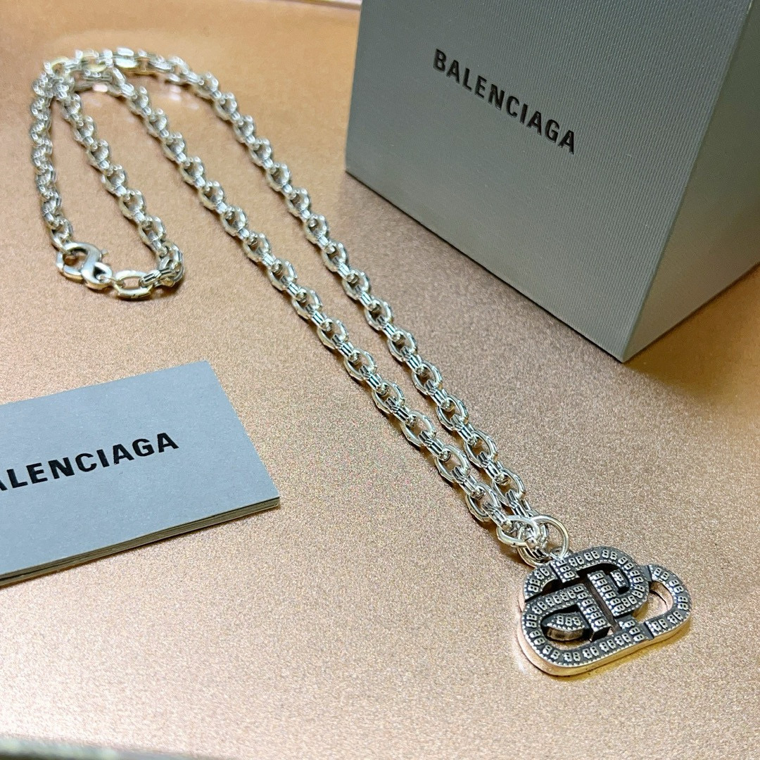 批145 原单货🔹🔹新品 巴黎世家项链 Balenciaga 新款项链🔹专柜一致 细节做工精细 每个细节流程到位 设计工艺精细 火爆款出货 设计独特 复古风格 巴黎世家项链