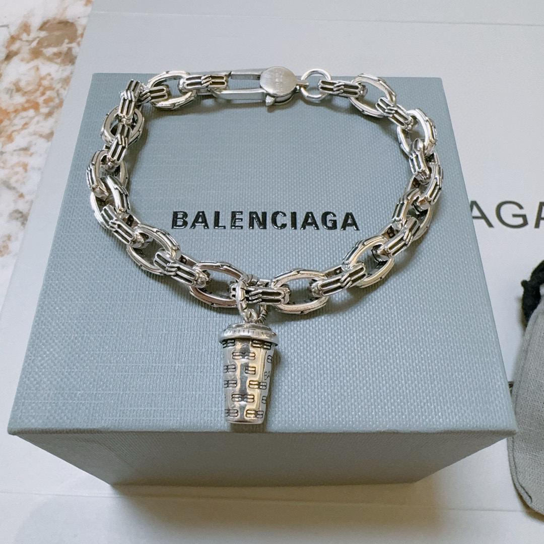 批125。 原单货🔹🔹新品 巴黎世家 Balenciaga手链🔹专柜一致巴黎世家手链 男士火爆款出货 设计独特 前卫 男女必备！码数16-25cm