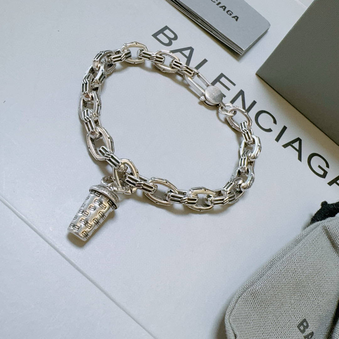 批125。 原单货🔹🔹新品 巴黎世家 Balenciaga手链🔹专柜一致巴黎世家手链 男士火爆款出货 设计独特 前卫 男女必备！码数16-25cm