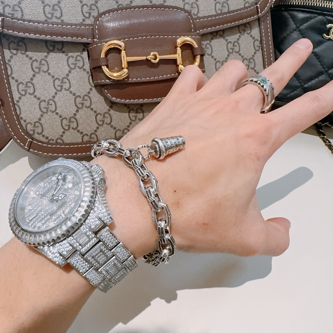 批125。 原单货🔹🔹新品 巴黎世家 Balenciaga手链🔹专柜一致巴黎世家手链 男士火爆款出货 设计独特 前卫 男女必备！码数16-25cm