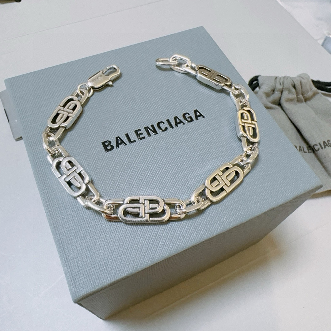 NO:114509,Batch. Original single product Balenciaga bracelets, Balenciaga bracelets, special counters, Balenciaga bracelets, popular products for men and women, unique design, avant-garde, must-have for both men and women!  Number of codes 18.20.22.24cm, jewelry quality, balenciaga, balenciaga, bracelet19860909批. 原单货新品 巴黎世家 Balenciaga手链专柜一致巴黎世家手链 男女士火爆款出货 设计独特 前卫 男女必备！码数18.20.22.24cm,饰品精品,balenciaga,balenciaga,bracelet,Jewelry