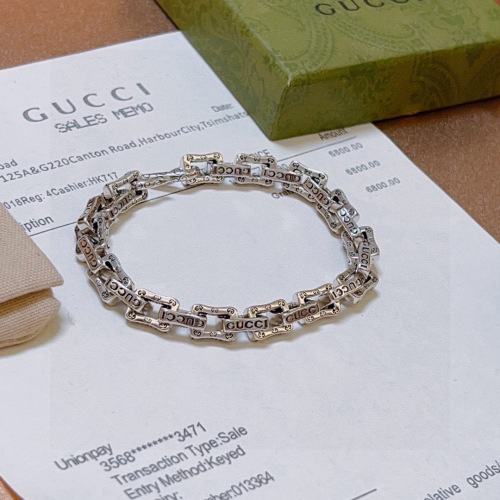 Gucci Chain Bracelet with Interlocking GG Logo in Sterling Silver 5 Gucci Chain Bracelet with Interlocking GG Logo in Sterling Silver