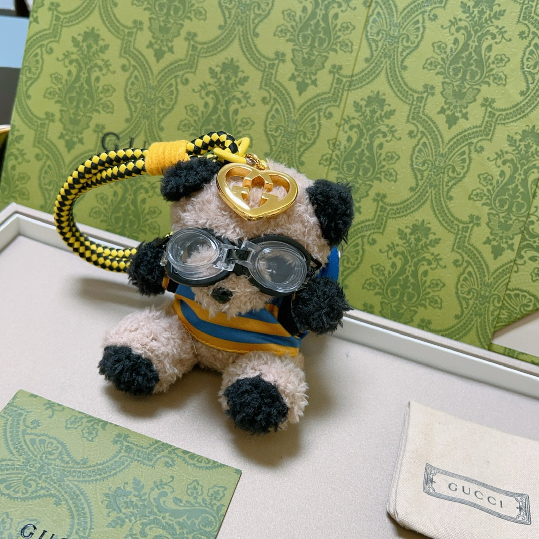 NO:115304,New product release Gucci keychain Gucci bag buckle Latest bag hanging accessories higher grade Celebrity same Anger Forest series dual G classic co-branded design concept keychain series Details are used for the old version Non-market glossy version This model has been released. Gucci is very good to match with trendy backpacks, jewelry boutiques, gucci, backpacks, keychain19860909批新品发布 古驰钥匙扣 古驰包包扣 最新款包包挂饰档次更高明星同款Anger Forest系列双G经典款联名设计理念钥匙扣系列 细节对版做旧处理 非市面亮面版型 这款一直在出 古驰里面热卖款 非常好搭配潮流背包,饰品精品,gucci,backpacks,keychain,Jewelry