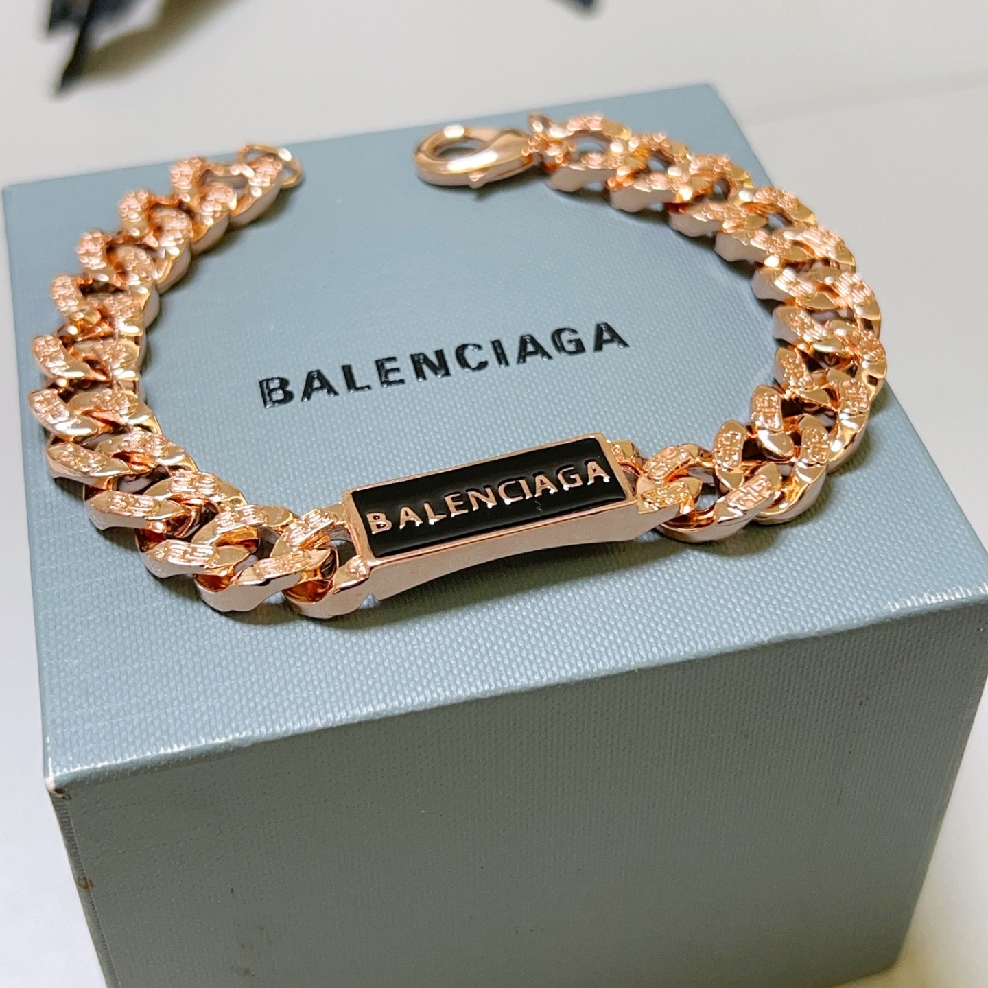 NO:115283,Batch. Original new product Balenciaga bracelets, Balenciaga bracelets, special counters, Balenciaga bracelets, popular products for men, unique design, avant-garde, must-have for both men and women!  Number of codes 18 20 22 24cm, jewelry quality, balenciaga, balenciaga, bracelet19860909批. 原单货新品 巴黎世家 Balenciaga手链专柜一致巴黎世家手链 男士火爆款出货 设计独特 前卫 男女必备！码数18 20 22 24cm,饰品精品,balenciaga,balenciaga,bracelet,Jewelry