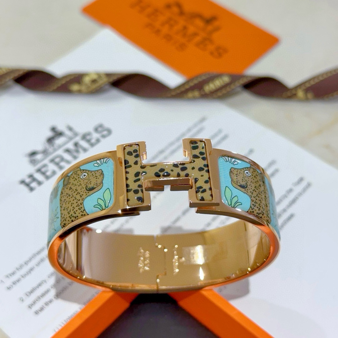 NO:115616,Hermes bracelet Original customization 20mm wide version bracelet The enamel craftsmanship tests the master's craftsmanship to ensure the color is handmade [color][color] v gold high-end customization Goddess I love Hermes hot bracelet Super exquisite goddesses Stars Same style High-end franc material, k gold texture, Seiko pure handmade production really praises, jewelry quality, hermes, hermes, bracelet19860909批. Hermes 爱马仕手镯 原版定制 20mm宽版手环 珐琅工艺太考验师傅的手艺了 要确保色泽手工制作好[色][色] v金高端定制 女神 都爱爱马仕火爆手镯 超精赞各路女神 明星 同款 高端法郎材质,k金质感,精工纯手工出品上手真的赞,饰品精品,hermes,hermes,bracelet,Jewelry