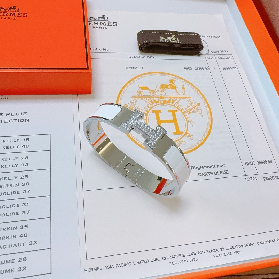 NO:115624,Case. Hermes bracelet inlaid with AAA zircon, it tests the master's skills. Make sure that every diamond is well inlaid with [color][color] High-end customization Goddess love Hermes hot bracelets are super exquisite and goddesses, stars The same style High-end material is gold-plated, k-gold texture, and seductively inlaid with high carbon diamonds. I really like it when I get started, jewelry quality, hermes, bracelet, gold plating19860909批. 爱马仕手镯 镶嵌AAA锆石,太考验师傅的手艺了 要确保每颗钻都镶嵌好[色][色] 高端定制 女神 都爱爱马仕火爆 手镯 超精赞各路女神 明星 同款 高端材质镀金,k金质感,精工镶嵌高碳钻.上手真的赞,饰品精品,hermes,bracelet,gold plating,Jewelry