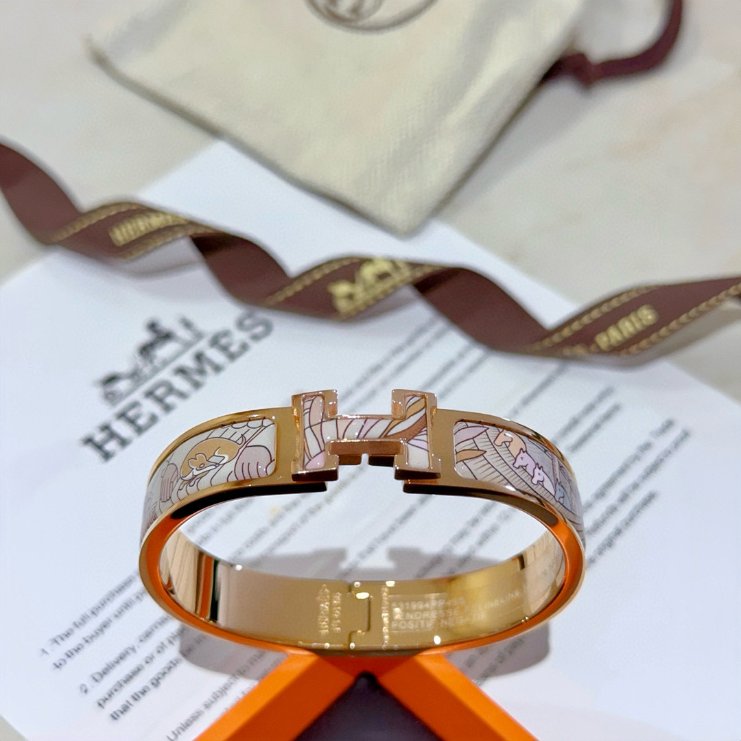 NO:115628,Hermes bracelet v gold original customization Hermes bracelet The enamel craftsmanship tests the master's craftsmanship to ensure the color is handmade [color][color] v gold high-end customization Goddess I love Hermes hot bracelets super exquisite goddesses Stars same style High-end franc material, k gold texture, Seiko pure handmade production really praises, jewelry quality, hermes, hermes, bracelet19860909批. Hermes 爱马仕手镯 v金原版定制 爱马仕手环 珐琅工艺太考验师傅的手艺了 要确保色泽手工制作好[色][色] v金高端定制 女神 都爱爱马仕火爆手镯 超精赞各路女神 明星 同款 高端法郎材质,k金质感,精工纯手工出品上手真的赞,饰品精品,hermes,hermes,bracelet,Jewelry