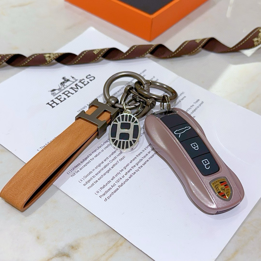 NO:115632,Purchase. New Hermes keychain thickened version, Platinum version. High-end precision version [color][color] Many internet celebrities same style. Hermes hanging decoration keychain is too challenging for the master's craftsmanship. It is not simple to ensure that every detail is in place. High-end customization, same style for men and women, Hermes is popular 1:1 super exquisite star. The same style k gold texture, and the high-end craftsmanship is created. Car keychain is really awesome, jewelry quality, hermes, hermes, keychain19860909批.新款Hermes爱马仕钥匙扣钥匙扣加厚版 铂金版.高级精工版[色][色]众多网红同款 爱马仕挂饰钥匙扣太考验师傅的手艺了 要确保每个细节都到位不简单[色][色] 高端定制 男女同款 爱马仕火爆 1:1超精赞明星 同款 k金质感,精工高端工艺打造出炉. 车钥匙扣上真的赞爆,饰品精品,hermes,hermes,keychain,Jewelry