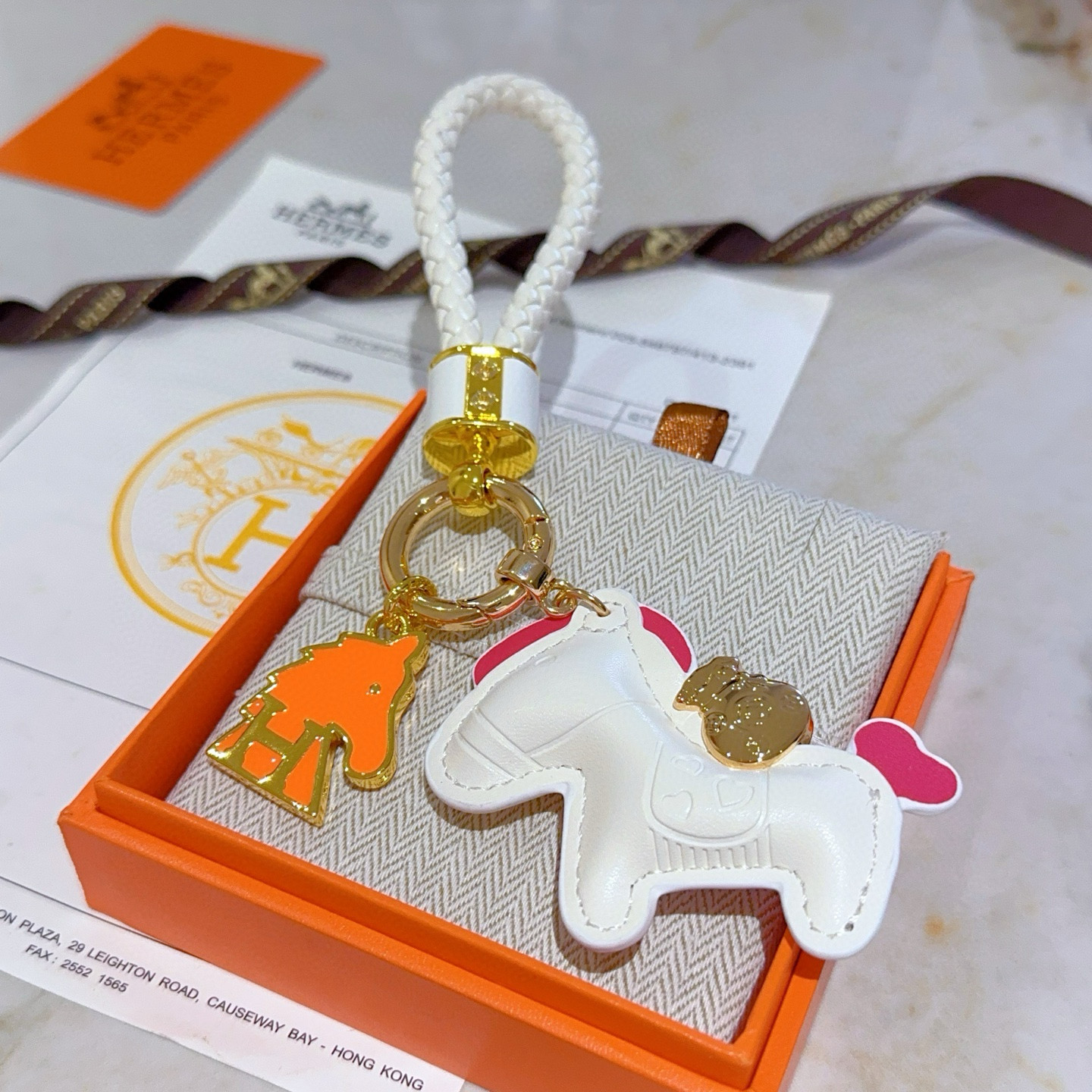 NO:115646,Purchase. New Hermes keychain thickened version, Platinum version. High-end precision version [color][color] Many internet celebrities same style. Hermes hanging decoration keychain is too challenging for the master's craftsmanship. It is not simple to ensure that every detail is in place. High-end customization, same style for men and women, Hermes is popular 1:1 super exquisite star. The same style k gold texture, and the high-end craftsmanship is created. Car keychain is really awesome, jewelry quality, hermes, hermes, keychain19860909批.新款Hermes爱马仕钥匙扣钥匙扣加厚版 铂金版.高级精工版[色][色]众多网红同款 爱马仕挂饰钥匙扣太考验师傅的手艺了 要确保每个细节都到位不简单[色][色] 高端定制 男女同款 爱马仕火爆 1:1超精赞明星 同款 k金质感,精工高端工艺打造出炉. 车钥匙扣上真的赞爆,饰品精品,hermes,hermes,keychain,Jewelry