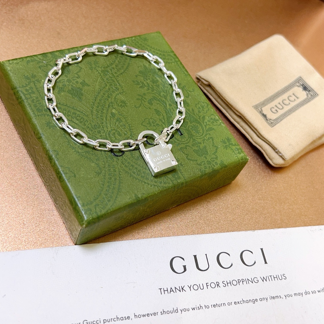 。 最新出炉手链 独家高品质🌼 Gucci古驰手链最新款的经典款 精致无论款式 质感 都是绝对的顶尖fe