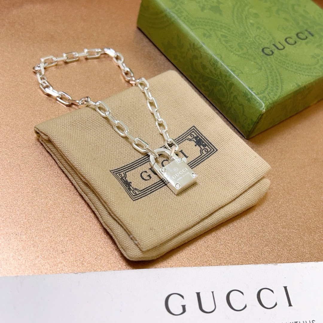 。 最新出炉手链 独家高品质🌼 Gucci古驰手链最新款的经典款 精致无论款式 质感 都是绝对的顶尖fe