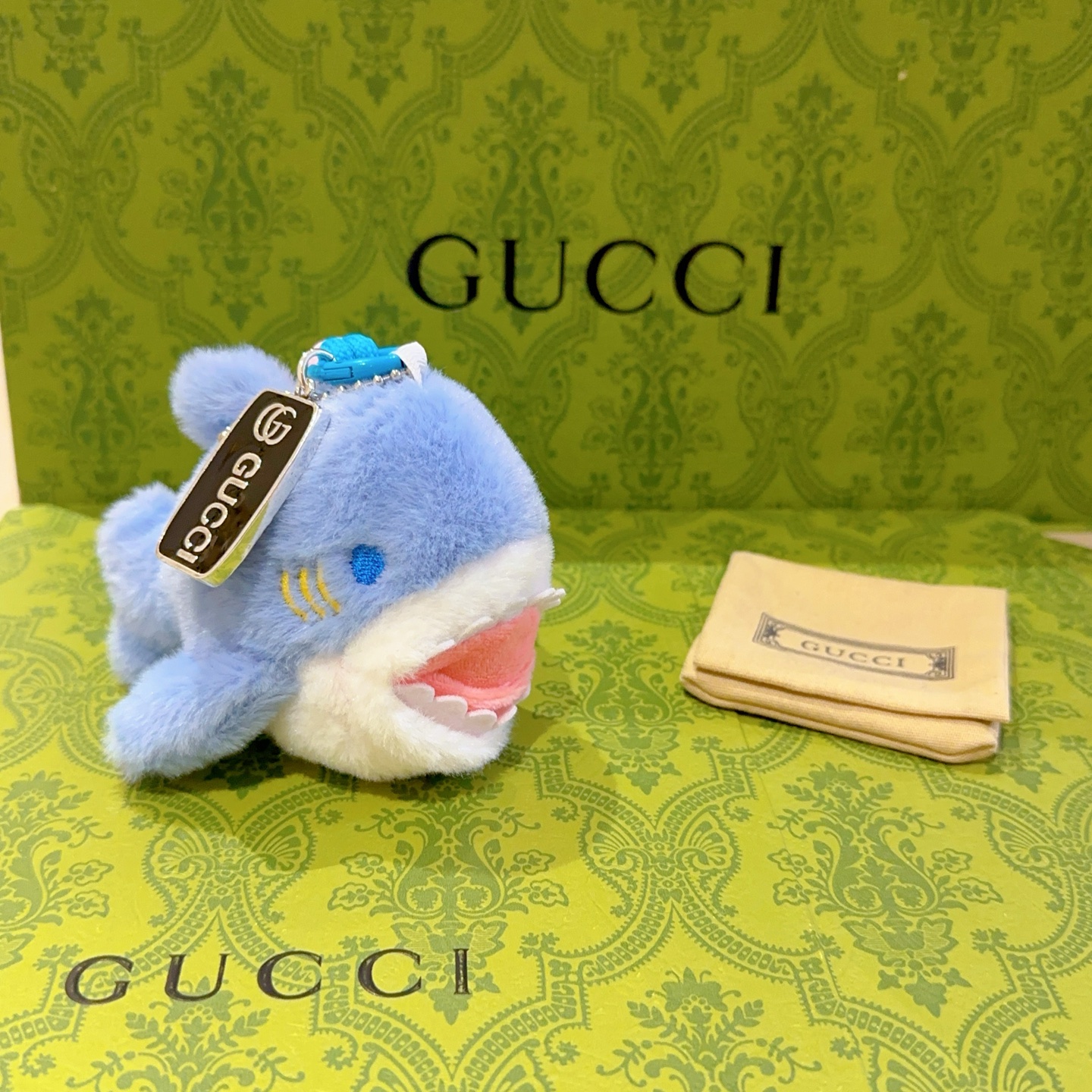 批95   2025款古驰爆款来袭 新品发布 👒𝐆𝐮𝐜𝐜𝐢古驰钥匙扣古驰包包扣 最新款包包挂饰档次更高明星同款Anger Forest系列双G经典款联名设计理念钥匙扣系列
细节对版做旧处理 非市面亮面版型 
这款一直在出 古驰里面热卖款 非常好搭配潮流背包👔🥿