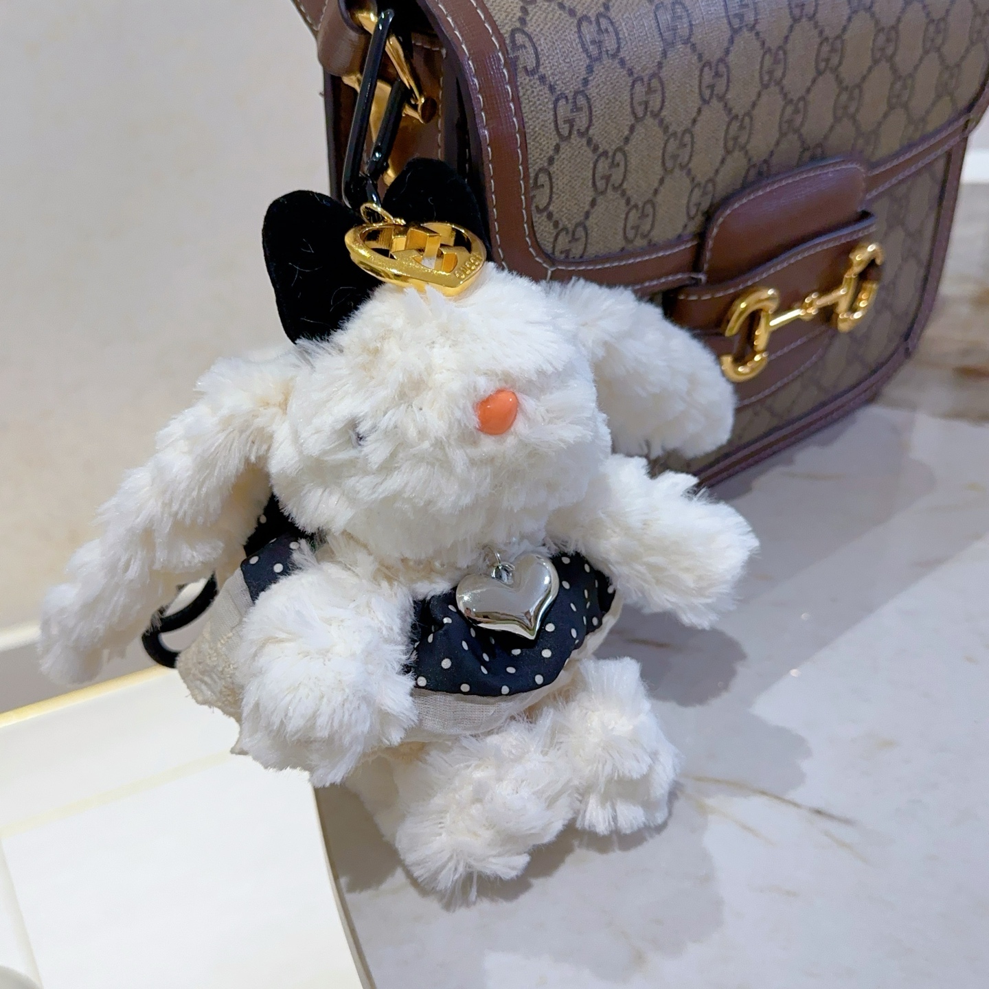 批105 2025款古驰爆款来袭 新品发布 👒𝐆𝐮𝐜𝐜𝐢古驰钥匙扣古驰包包扣 最新款包包挂饰档次更高明星同款Anger Forest系列双G经典款联名设计理念钥匙扣系列
细节对版做旧处理 非市面亮面版型
这款一直在出 古驰里面热卖款 非常好搭配潮流背包👔🥿