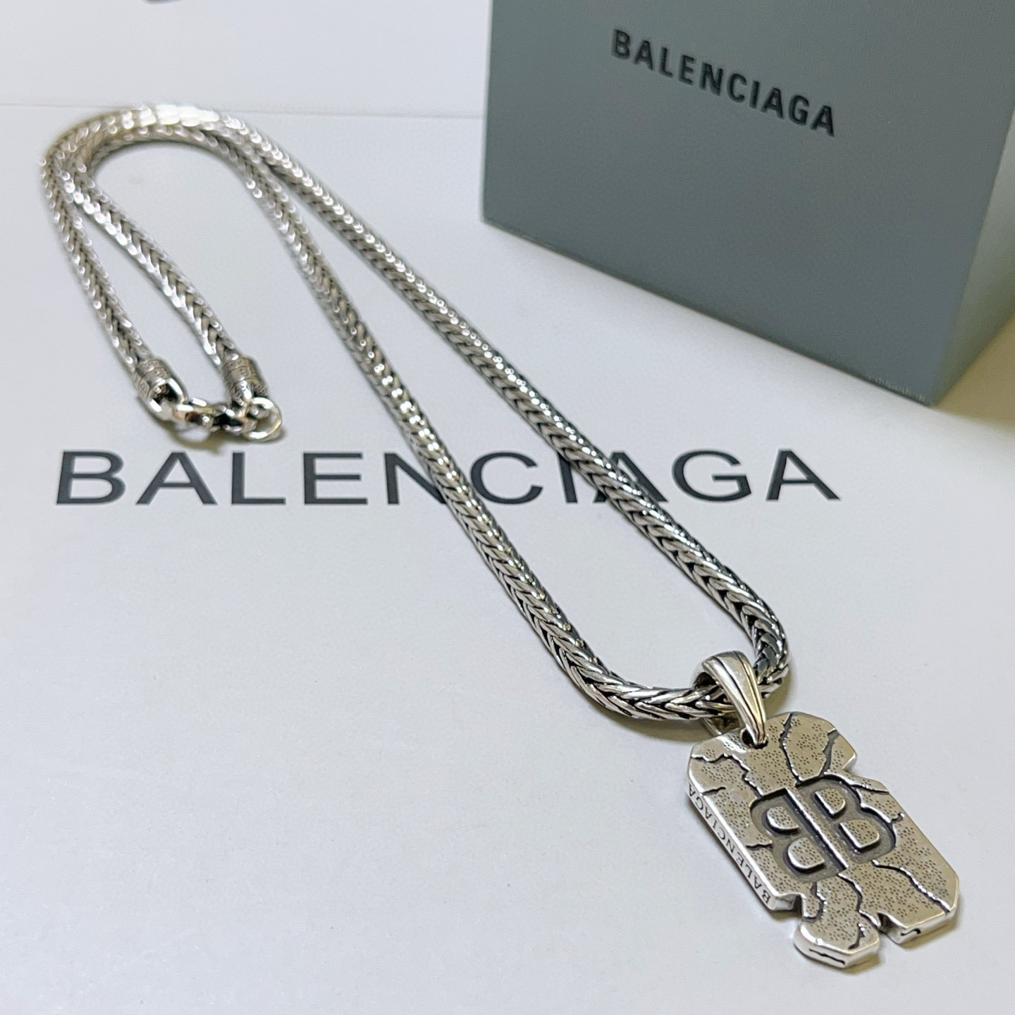 NO:380236,Batch original single product Balenciaga Necklace Balenciaga New necklace counter is consistent, fine details and workmanship are in place, fine design process, hot products are shipped, unique design, retro style Balenciaga Necklace, fine jewelry, balenciaga, balenciaga, necklace19860909批 原单货新品 巴黎世家项链 Balenciaga 新款项链专柜一致 细节做工精细 每个细节流程到位 设计工艺精细 火爆款出货 设计独特 复古风格 巴黎世家项链,饰品精品,balenciaga,balenciaga,necklace,Jewelry