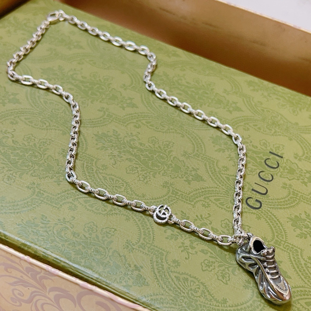 NO:380296,No explosion or release, Xiaohongshu recommends the first choice for internet celebrities. Gucci necklace has a higher chain grade. The same Anger Forest series running shoes design vintage Gucci necklace makes high-end clothes more elegant and more brand-name and personality when going out. Details are used to treat the version. Non-market bright style. This model has been released. Gucci is very good to match. Good accessories, gucci, necklace19860909批  不爆不发 小红书推荐网红首选 古驰项链最新款链条档次更高明星同款Anger Forest系列跑鞋设计复古古驰项链 让高档的衣服搭配更有气质 出去更有牌面和个性 细节对版做旧处理 非市面亮面版型 这款一直在出 古驰里面热卖款 非常好搭配,饰品精品,gucci,necklace,Jewelry