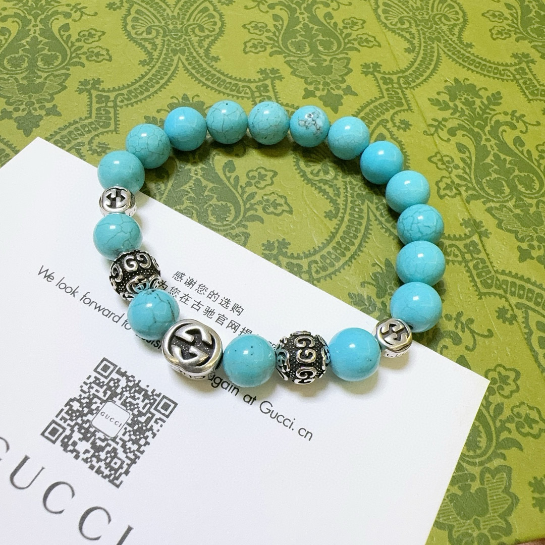 NO:380292,Batch New products released Gucci bracelets for men and women. The latest natural turquoise series bracelets have higher grades. Stars have the same style. Anger Forest series double g bracelets. Size: 16-24 cm. Details are used to treat the old version. Non-market bright version. This one is always being made on the market. Gucci is popular in the hot-selling style. Very easy to match clothes, fine accessories, gucci, bracelet19860909批 新品发布古驰手链男女同款 最新款天然松石系列手链档次更高明星同款Anger Forest系列双g手链 尺寸:16-24厘米 细节对版做旧处理 非市面亮面版型 非市面普通做这款一直在出 古驰里面热卖款 非常好搭配衣服,饰品精品,gucci,bracelet,Jewelry