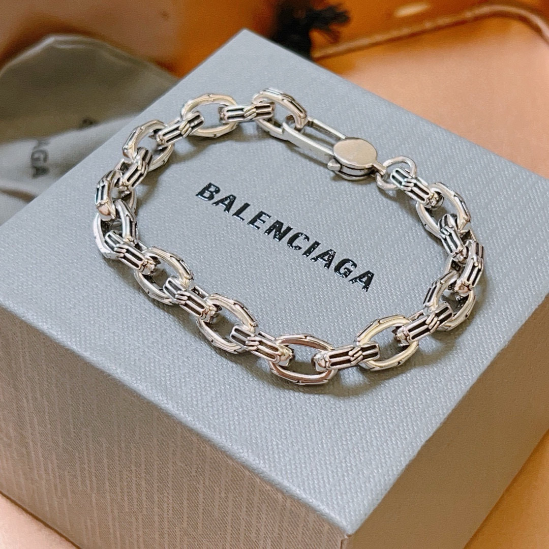 批105。 原单货🔹🔹新品 巴黎世家 Balenciaga手链🔹专柜一致巴黎世家手链 男士火爆款出货 设计独特 前卫 男女必备！码数18。20。22 24cm