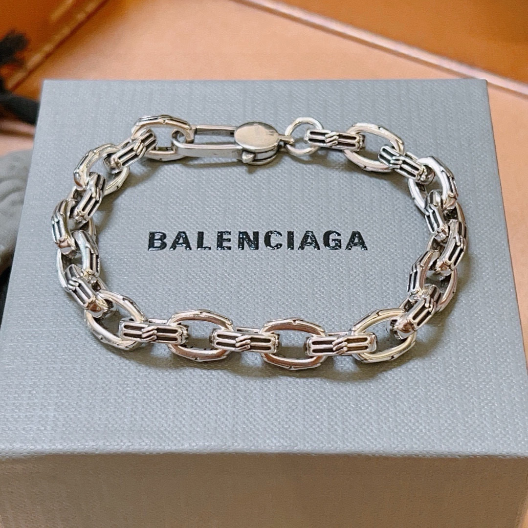 批105。 原单货🔹🔹新品 巴黎世家 Balenciaga手链🔹专柜一致巴黎世家手链 男士火爆款出货 设计独特 前卫 男女必备！码数18。20。22 24cm