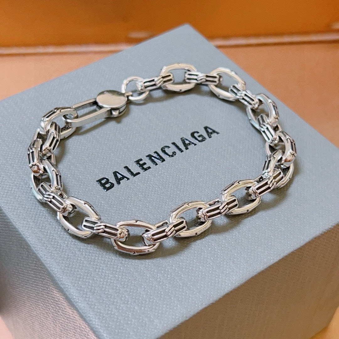 批105。 原单货🔹🔹新品 巴黎世家 Balenciaga手链🔹专柜一致巴黎世家手链 男士火爆款出货 设计独特 前卫 男女必备！码数18。20。22 24cm