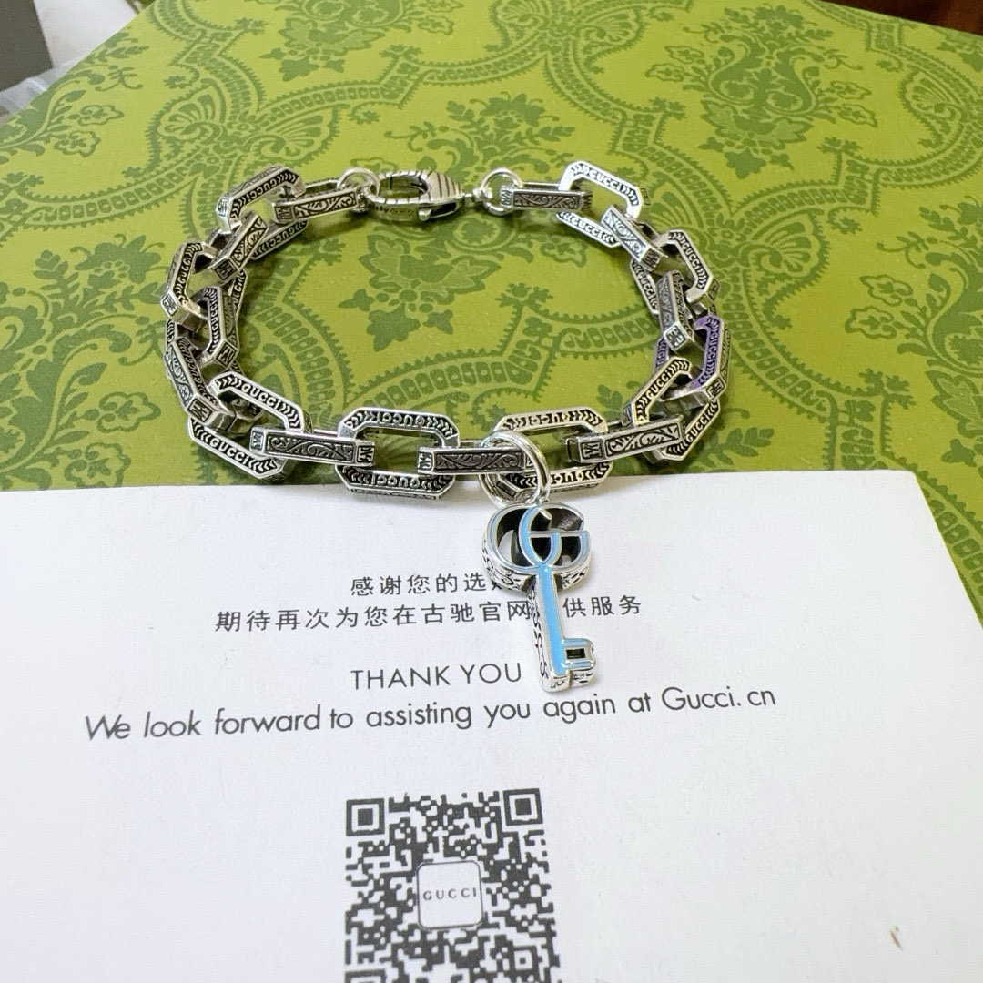 。 最新出炉奢华古驰手链。高端品牌定制 手链中的天花板  豪华阵容设计理念🌼 Gucci古驰手链最新款