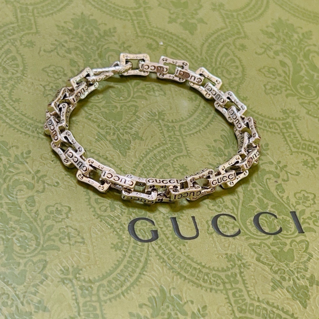 。 2025最新出炉🌼 Gucci古驰手链最新款的经典款 精致无论款式 质感 都是绝对的顶尖feel 只