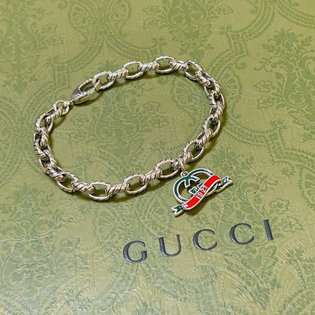 。 2025古驰新品手链出炉🌼 Gucci古驰手链最新款的经典款 精致无论款式 质感 都是绝对的顶尖fe