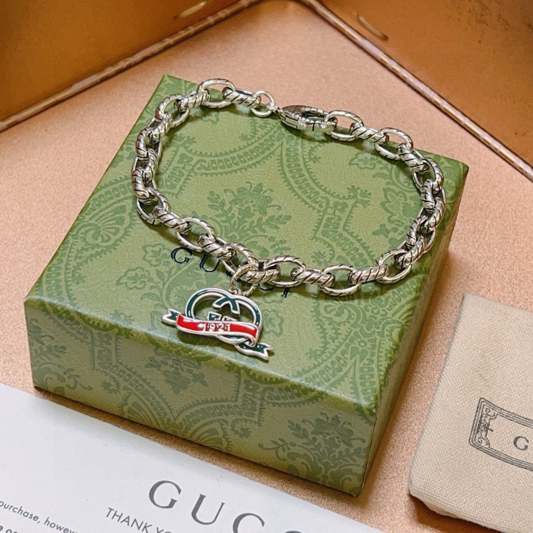 。 2025古驰新品手链出炉🌼 Gucci古驰手链最新款的经典款 精致无论款式 质感 都是绝对的顶尖fe