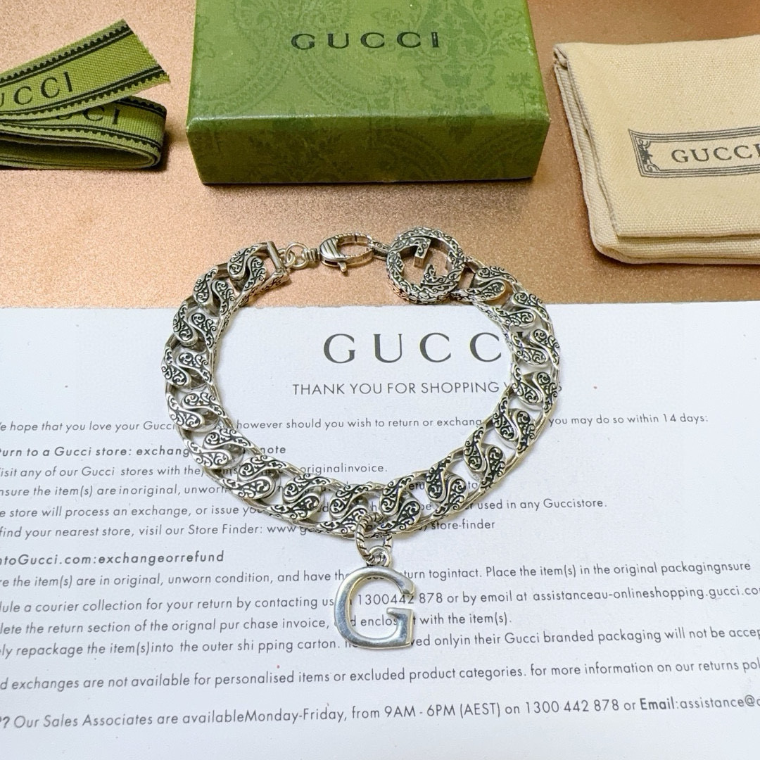 。 最新出炉🌼 Gucci古驰手链最新款的经典款 精致无论款式 质感 都是绝对的顶尖feel 只要看一眼